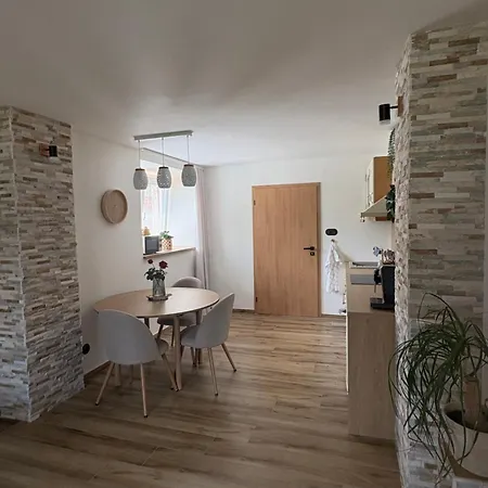 Apartment Azyl Na Statku 5 *